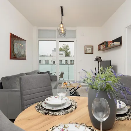 Spacious With Parking Ursus By Renters Prestige Lejlighed *