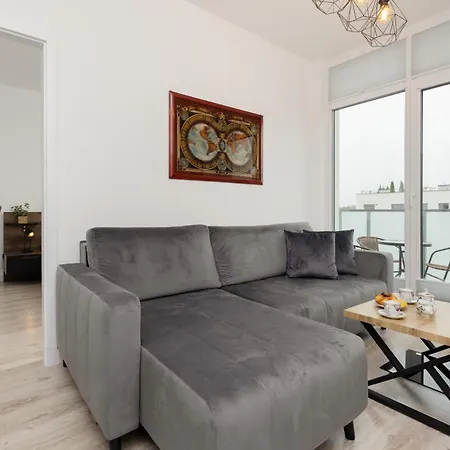 Spacious With Parking Ursus By Renters Prestige * 华沙