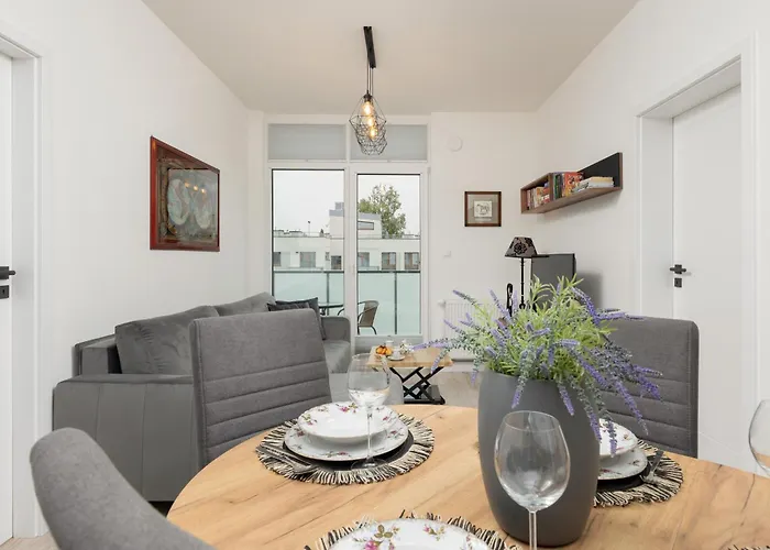 Spacious With Parking Ursus By Renters Prestige 아파트 *