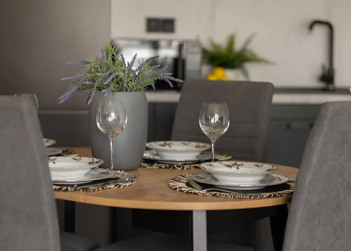 아파트 Spacious With Parking Ursus By Renters Prestige